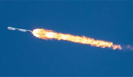 Запуск ракеты Falcon 9 Block 5 с группой спутников Starlink