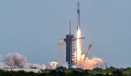 SpaceX Falcon 9 Block 5 с кораблем Dragon