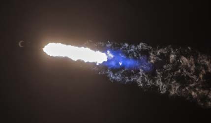 Запуск ракеты Falcon 9 Block 5 с группой спутников Starlink Group 10-30