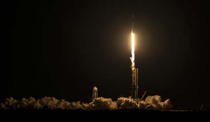 Запуск ракеты Falcon 9 Block 5 с группой спутников Starlink Group 10-11