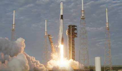 Запуск ракеты Falcon 9 Block 5 с группой спутников Starlink Group 10-22