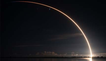 Запуск ракеты Falcon 9 Block 5 с группой спутников Starlink Group 10-15