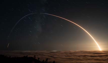 Запуск ракеты Falcon 9 Block 5 со спутниками Starlink Group 17-11