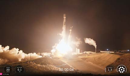 Запуск ракеты Falcon 9 Block 5 с группой спутников Starlink Group 11-17