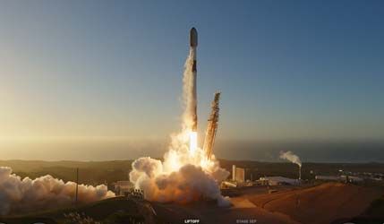 Запуск ракеты Falcon 9 Block 5 с группой спутников Starlink Group 11-21