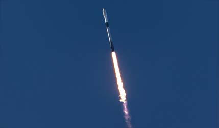 Запуск ракеты Falcon 9 Block 5 с группой спутников Starlink Group 11-23