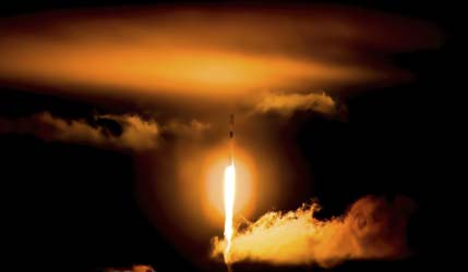 Запуск ракеты Falcon 9 Block 5 с группой спутников Starlink Group 6-92