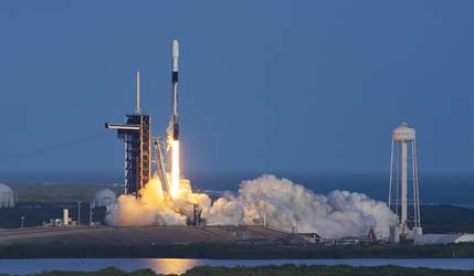 Запуск ракеты Falcon 9 Block 5 со спутниками Starlink Group 15-13