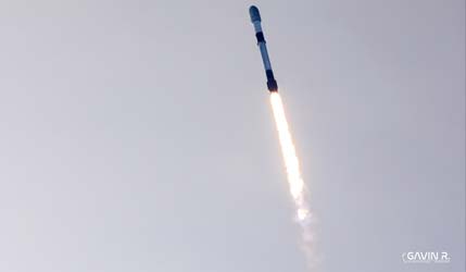 Запуск ракеты Falcon 9 Block 5 с группой спутников Starlink Group 6-99