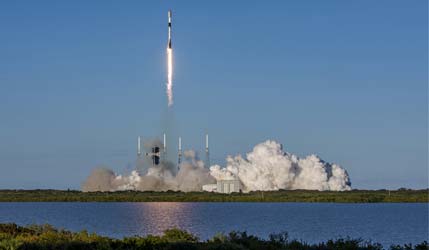 Запуск ракеты Falcon 9 Block 5 с группой спутников Starlink Group 6-96