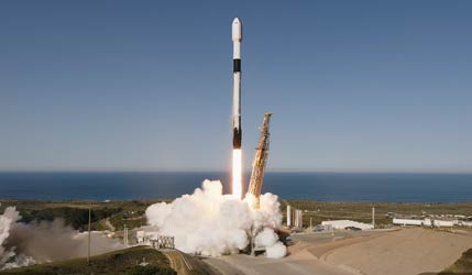 Запуск ракеты Falcon 9 Block 5 со спутниками Starlink Group 17-19 с космодрома базы Ванденберг