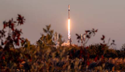 Запуск ракеты Falcon 9 Block 5 с группой спутников Starlink Group 6-110