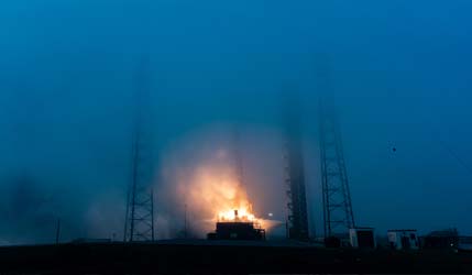 Запуск ракеты Falcon 9 Block 5 с группой спутников Starlink Group 6-108