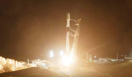 Запуск ракеты Falcon 9 Block 5 со спутниками Starlink Group 17-24 с базы Ванденберг 17 марта 2026 года