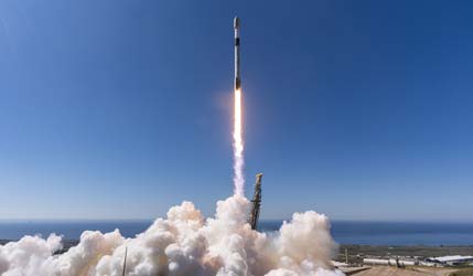 запуск ракеты Falcon 9 Block 5 со спутниками Starlink Group 17-15 с базы Ванденберг