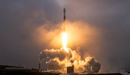 Запуск ракети Falcon 9 Block 5 із супутниками Starlink Group 17–37 з космодрому Ванденберг
