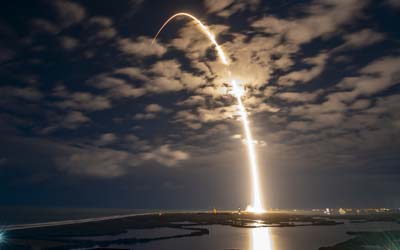 Запуск ракеты Falcon 9 Block 5 с группой спутников Starlink Group 6-32