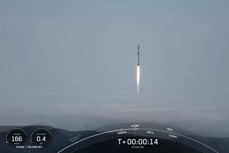 SpaceX запускає 52 супутники Starlink, приземляє ракету на кораблі в Тихому океані