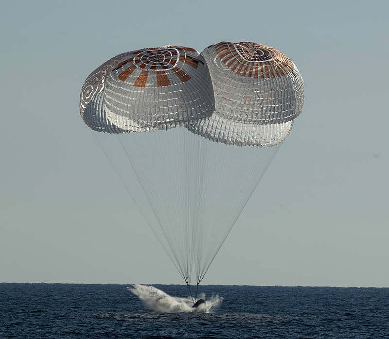 Приводнення NASA SpaceX Crew-4 в Атлантиці 15 жовтня