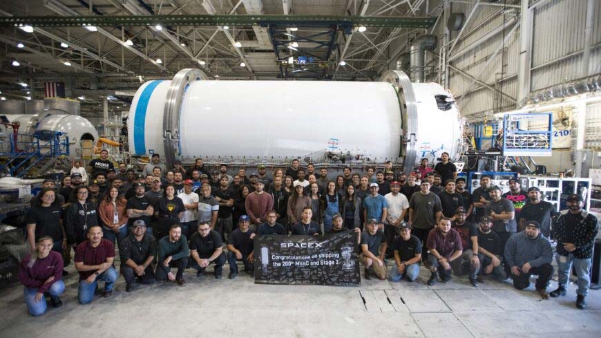 Команда SpaceX завершила будівництво 200-го другого ступеня та двигуна Merlin Vacuum