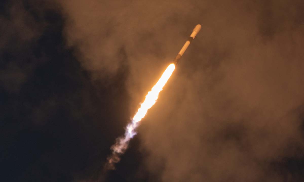 Полетів! Falcon-9 знову потягнув у космос супутники. Тепер для OneWeb