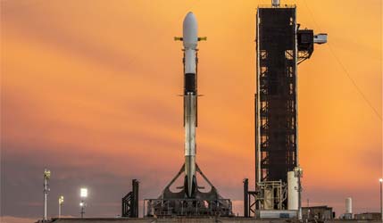 Ракета Falcon 9 Block 5 на старте