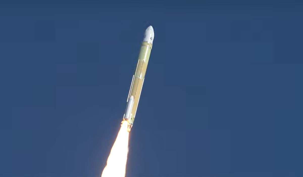 Взлет ракеты H3-22S со спутником Michibiki 5 22 декабря 2025 года