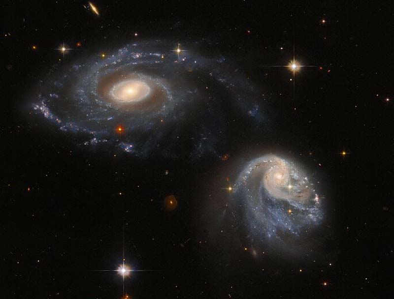 Знімок взаємодіючих галактик Arp-Madore 608-333 від Hubble