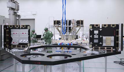 Процесс сборки посадочного модуля ULTRA японской компании ispace