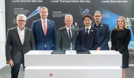 Представники ArianeGroup та японської компанії ispace на 77-му Міжнародному астронавтичному конгресі в Анталії