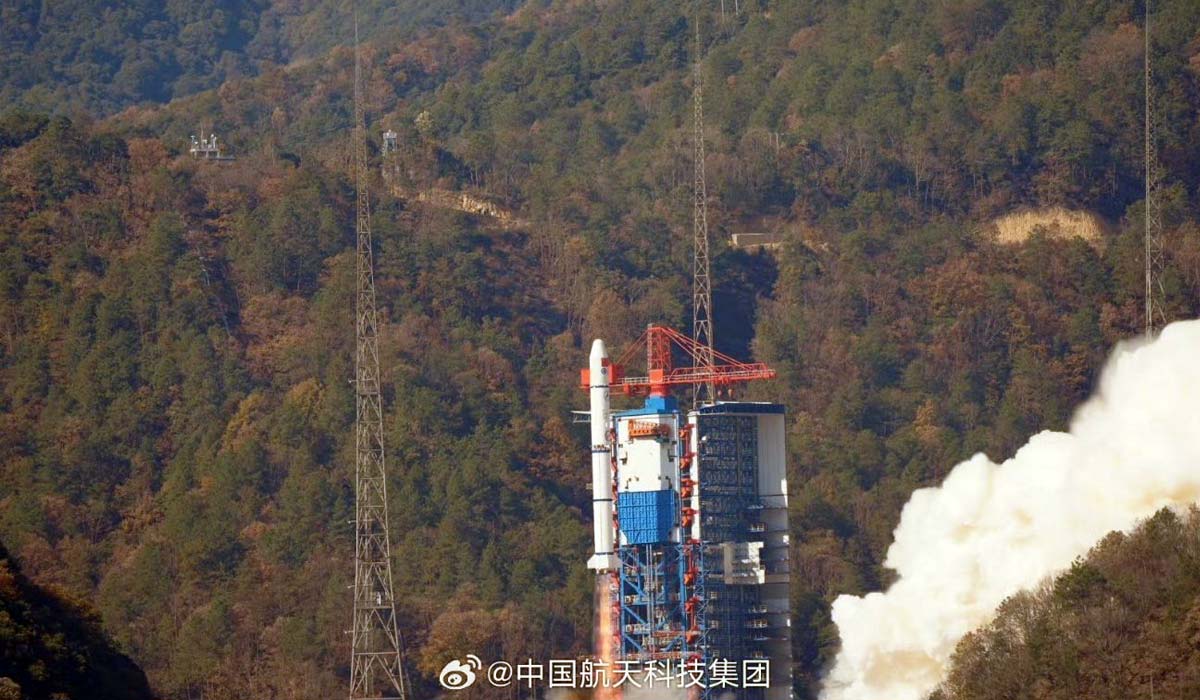 Запуск китайской ракеты Long March 2C со спутником Einstein Probe