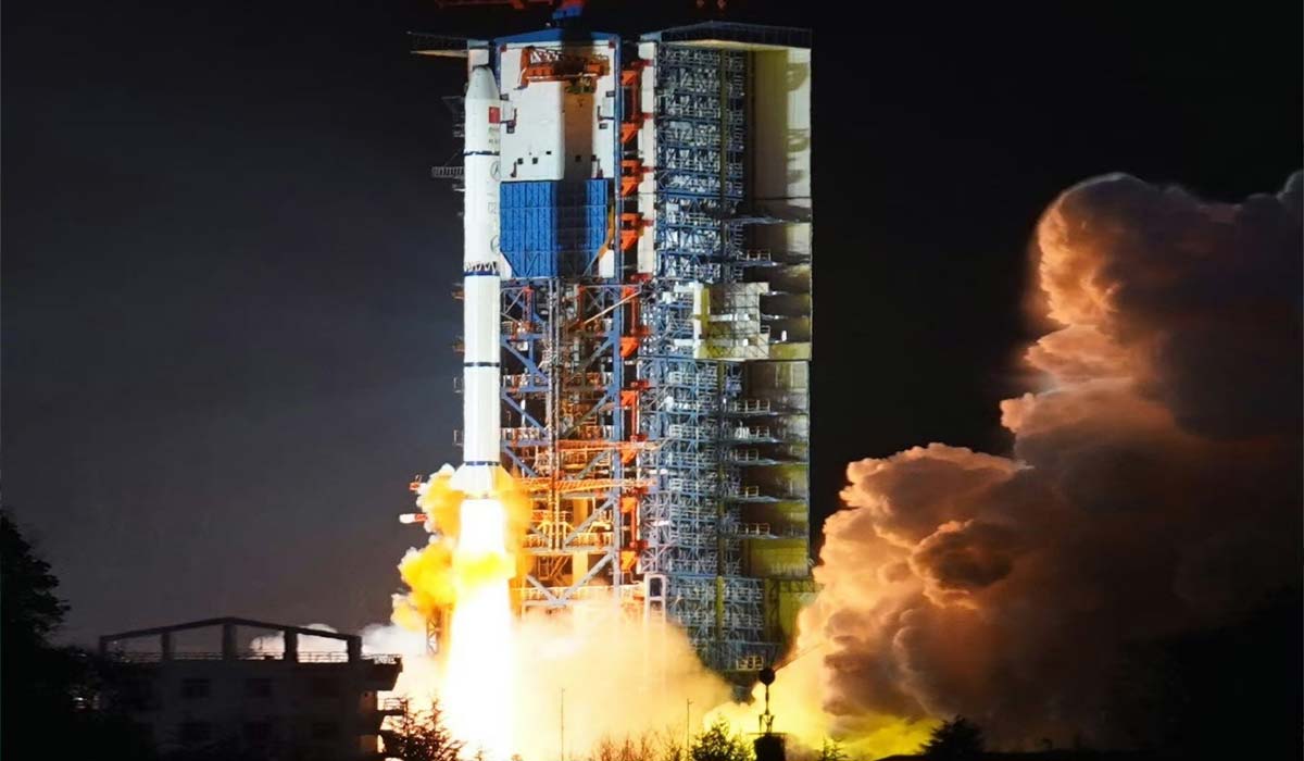 Запуск китайской ракеты Long March 2C