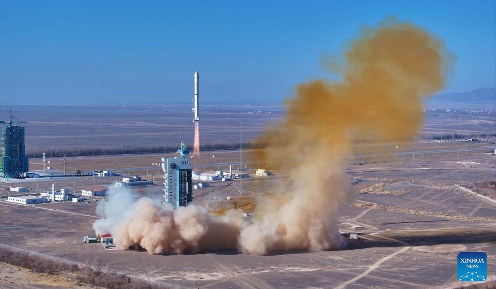 Запуск китайской ракеты Long March 2C