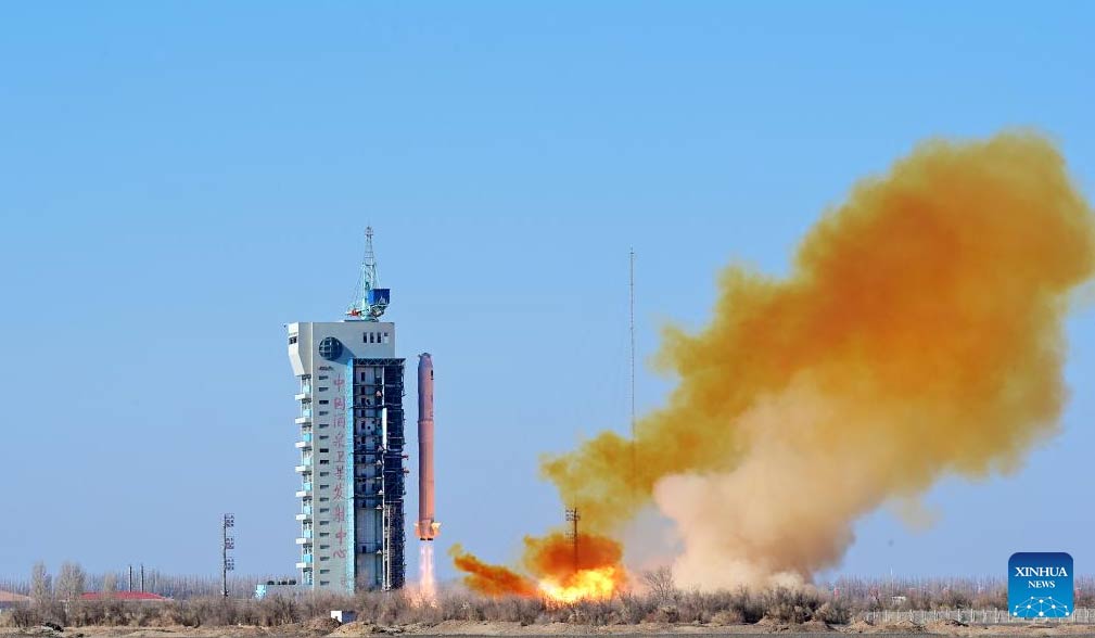 Запуск ракеты Long March 2C со спутником AlSat 3B