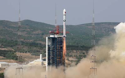 Запуск китайской ракеты Long March 2D