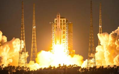 Китайская ракета Long March 5 на старте