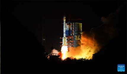 Запуск ракеты Long March 3B со спутником TJSW-17