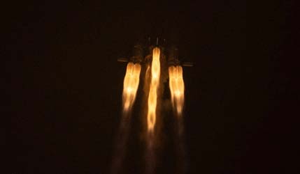 Взлетает Китайская ракета Long March 5со спутниками SatNet LEO Group 03