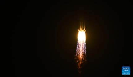 Ракета Long March 7 с кораблем Tianzhou-9 взлетает