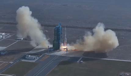 Ракета Long March 2F с космическим кораблем Shenzhou 22