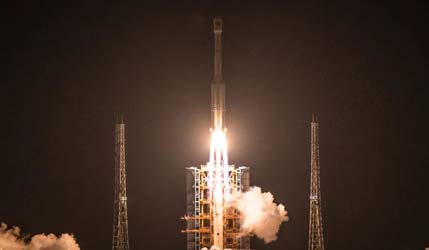 Ракета Long March 7A со спутниками Shijian 29 A-B взлетает с космодрома Вэньчан