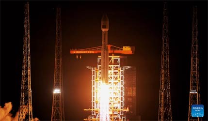 Ракета Long March 8A взлетает со спутниками SatNet LEO Group 20