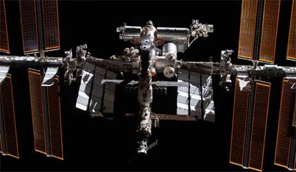 На знімку — Міжнародна космічна станція, сфотографована з борту корабля SpaceX Crew Dragon Endeavour під час обльоту 8 листопада 2021 року.