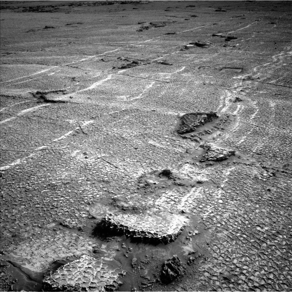 знімок, зроблений «Curiosity» з поверхні Марса на 4928-й марсіанський день місії