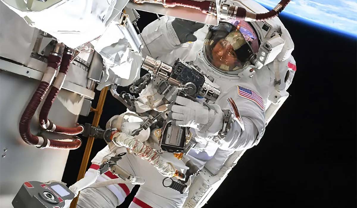 US Spacewalk 96