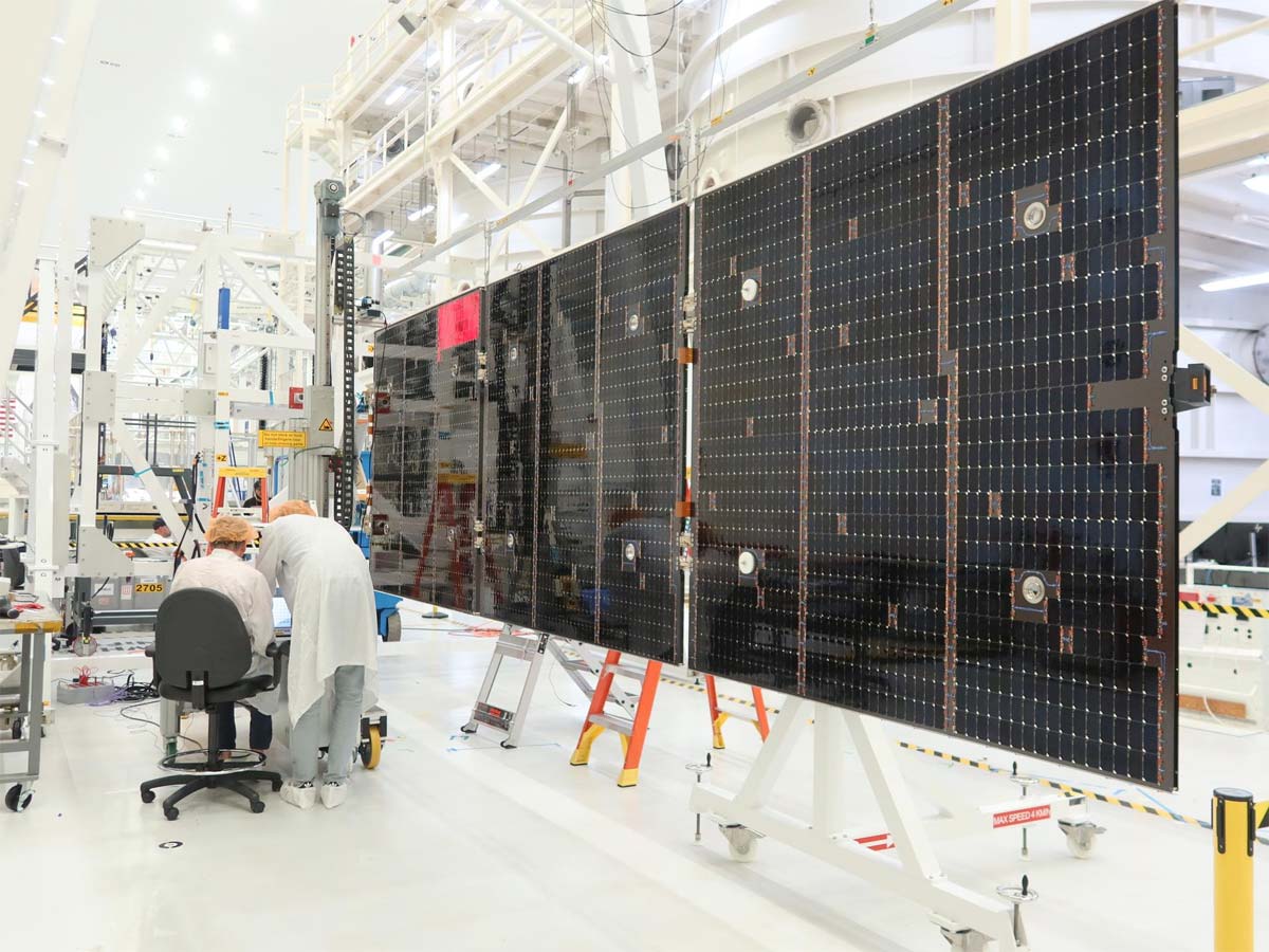 Сонячні панелі космічного корабля Orion