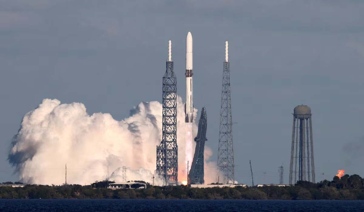 Взлет ракеты New Glenn с миссией ESCAPADE