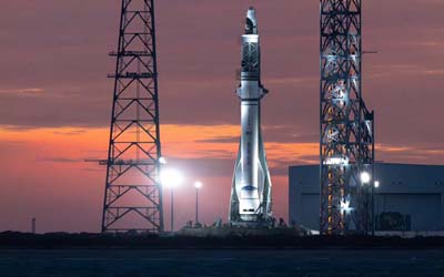 Макет ракеты New Glenn от Blue Origin вывезли на стартовую площадку