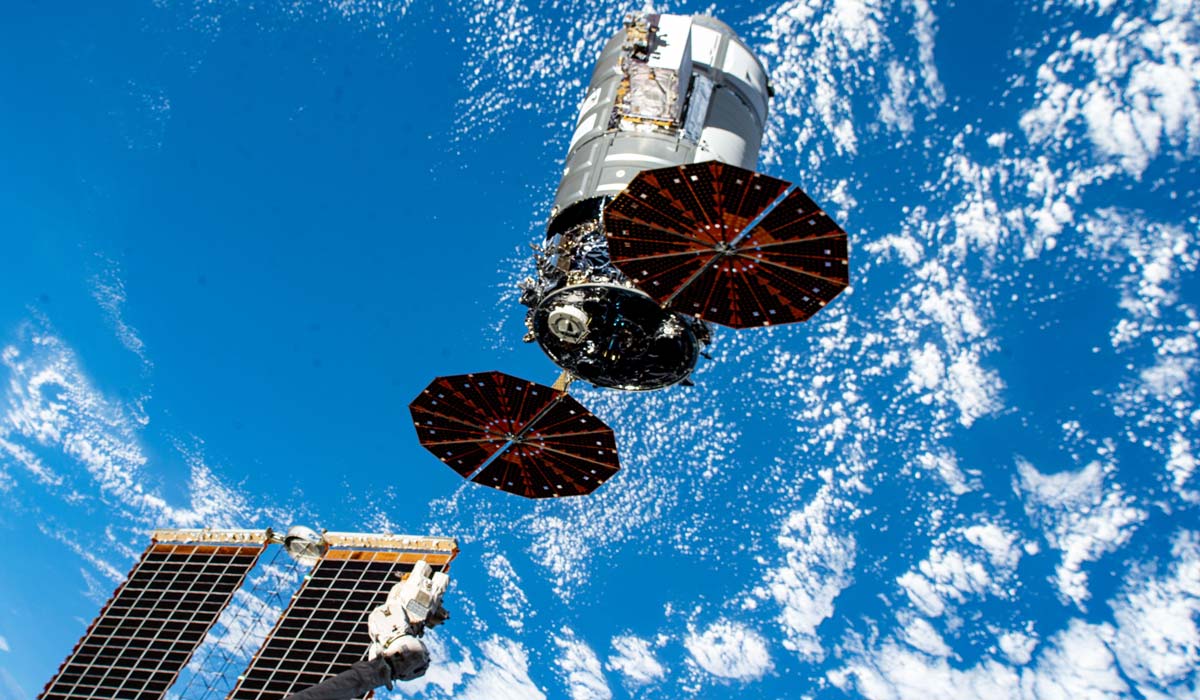космический грузовой корабль Cygnus отчалил от МКС