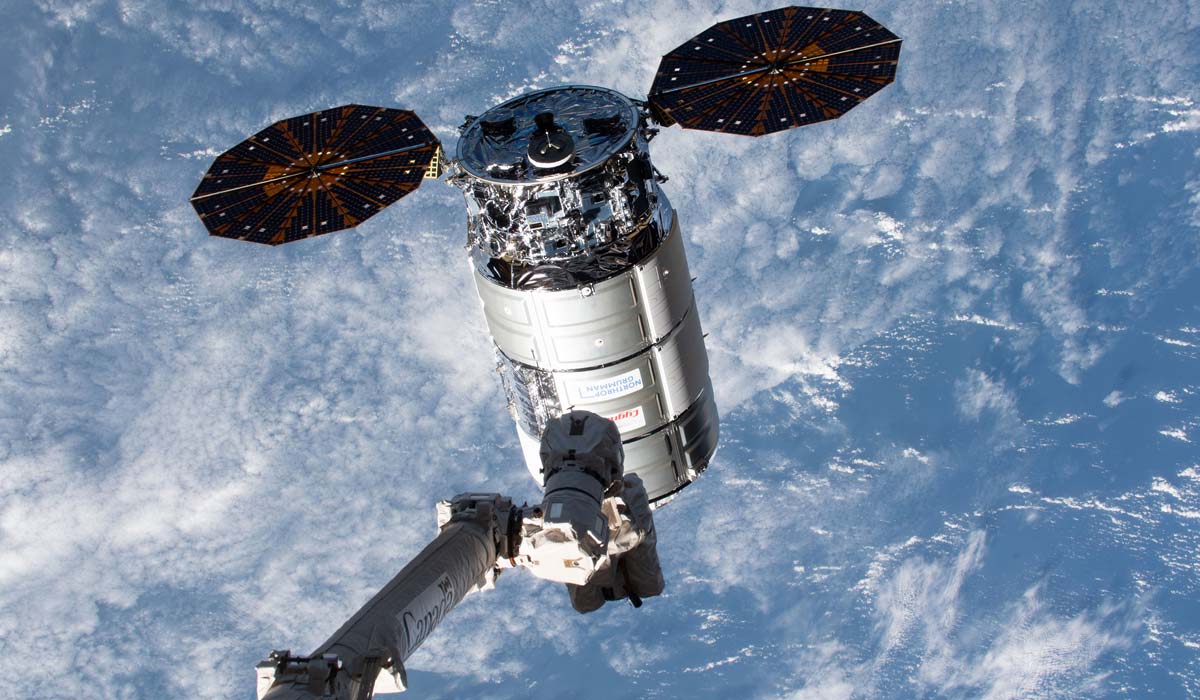 NASA продлевает контракты на доставку грузов на МКС до 2030 года